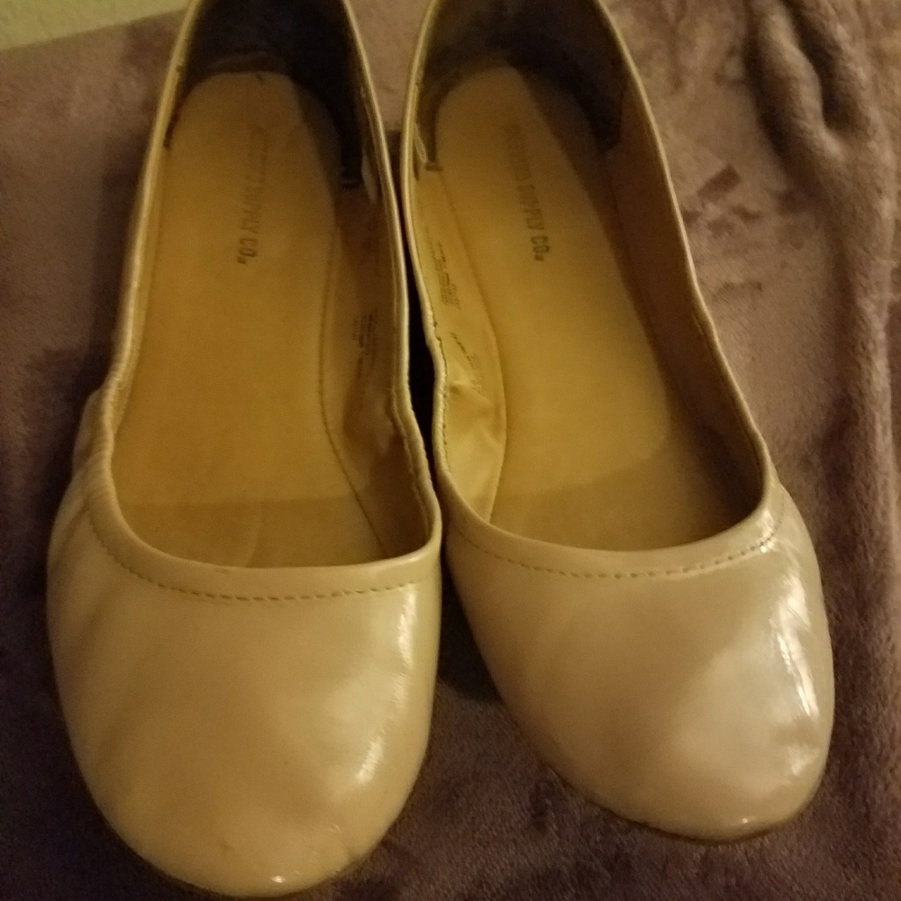 Mossimo Supply Co. Balarena Flat